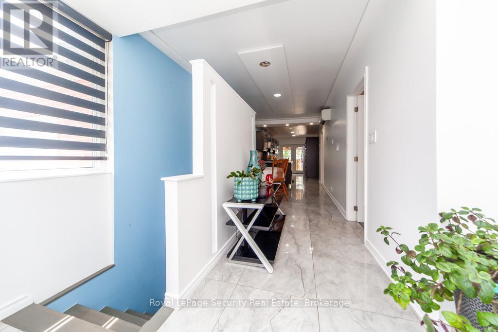 44 Woodgate Drive, Toronto, ON - Indoor Photo Showing Other Room