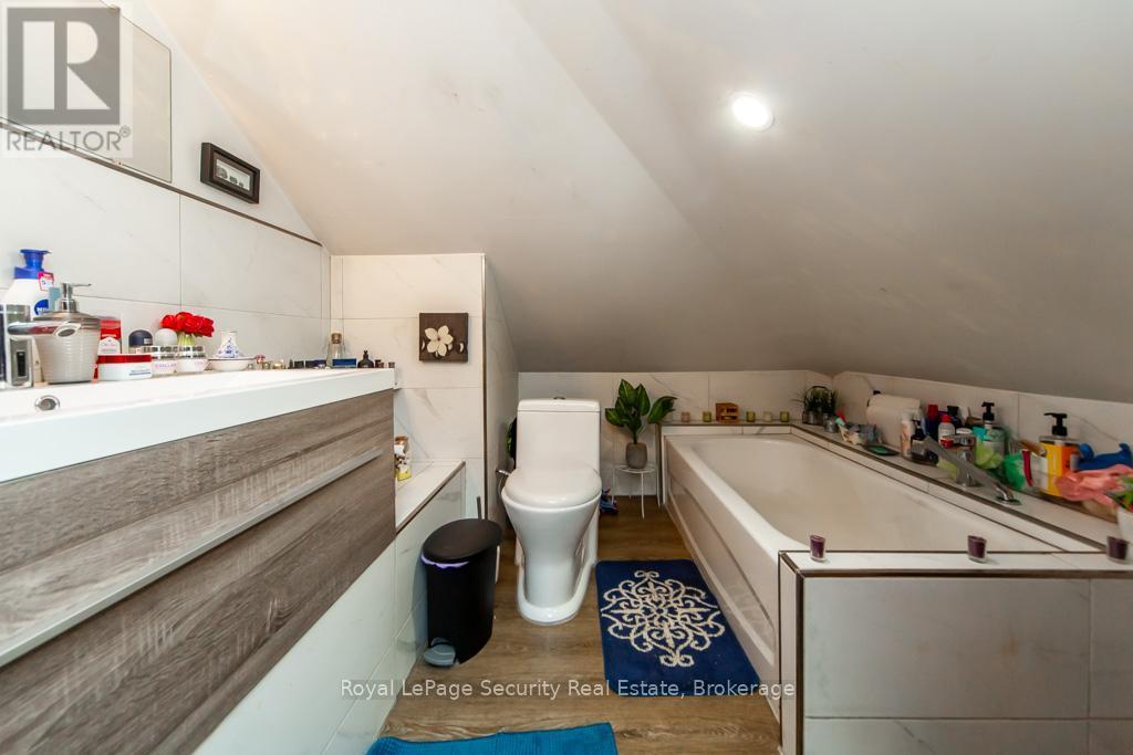 44 Woodgate Drive, Toronto, ON - Indoor Photo Showing Bathroom