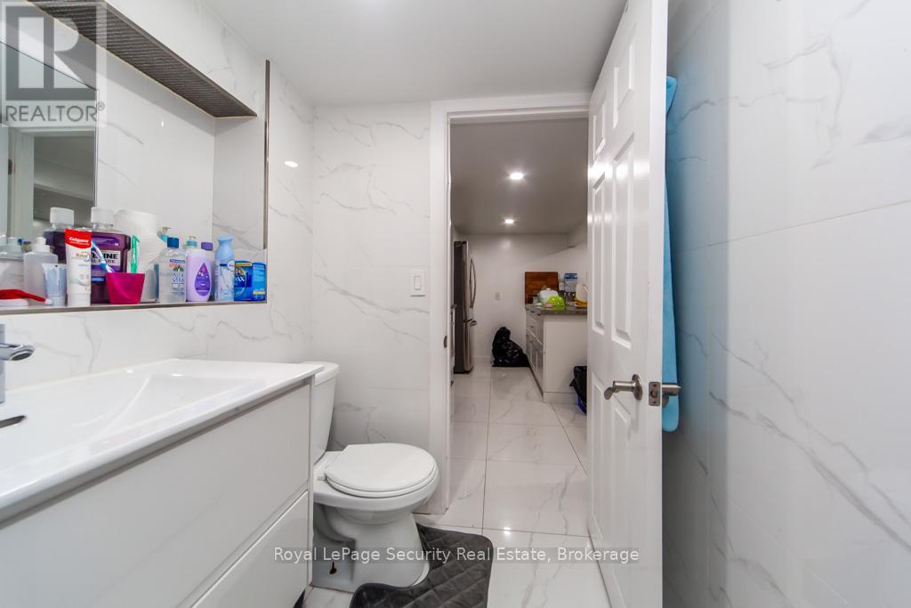 44 Woodgate Drive, Toronto, ON - Indoor Photo Showing Bathroom