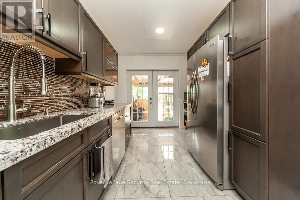 44 Woodgate Drive, Toronto, ON - Indoor Photo Showing Kitchen With Upgraded Kitchen