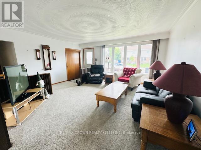 12 Winnipeg Street, Kapuskasing, ON - Indoor Photo Showing Living Room