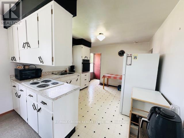 12 Winnipeg Street, Kapuskasing, ON - Indoor Photo Showing Kitchen