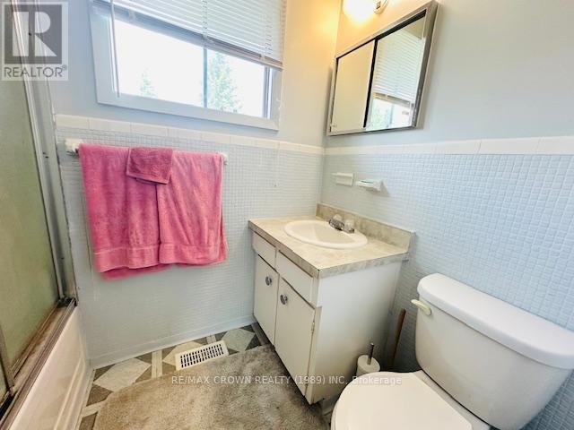 12 Winnipeg Street, Kapuskasing, ON - Indoor Photo Showing Bathroom
