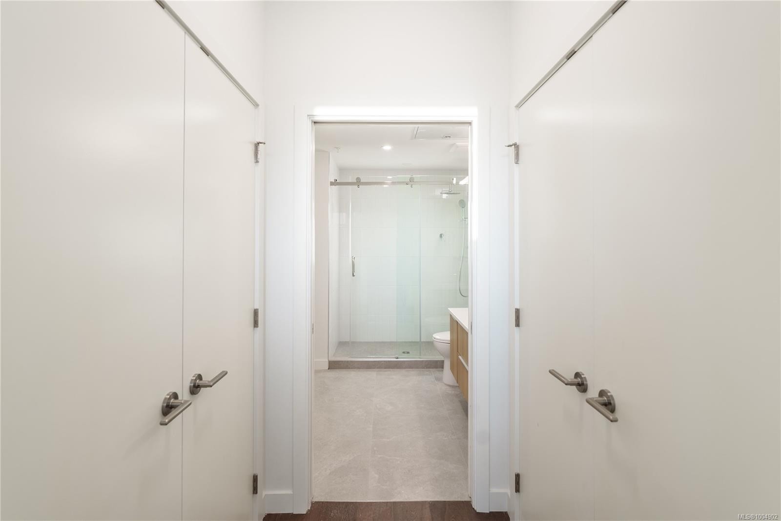 108-9570 Fifth St, Sidney, BC - Indoor Photo Showing Other Room