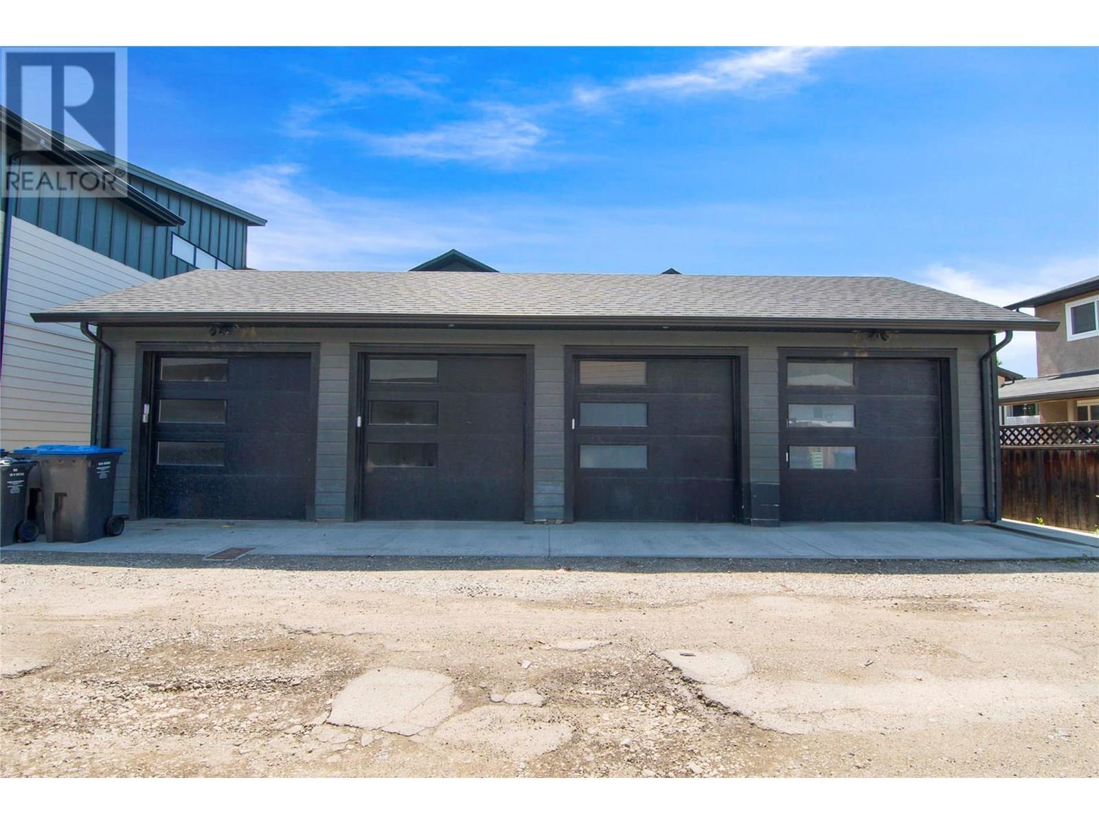 722 Coopland Crescent Unit# 2, Kelowna, BC - Outdoor