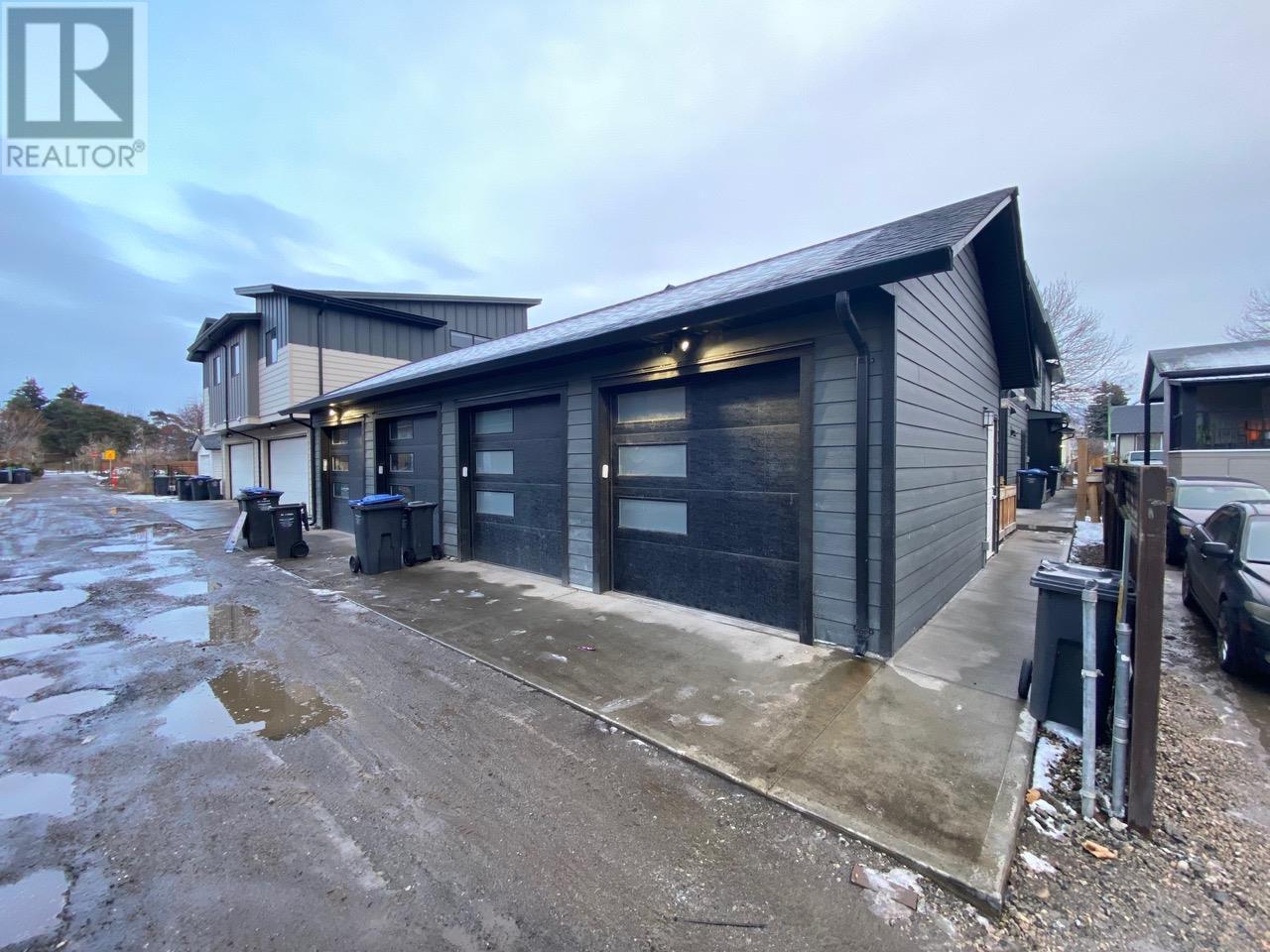 722 Coopland Crescent Unit# 2, Kelowna, BC - Outdoor