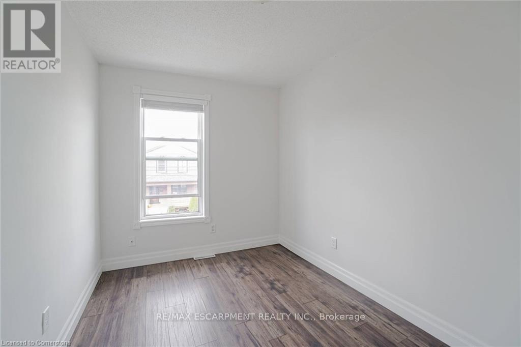 1164 Cannon Street E, Hamilton, ON - Indoor Photo Showing Other Room