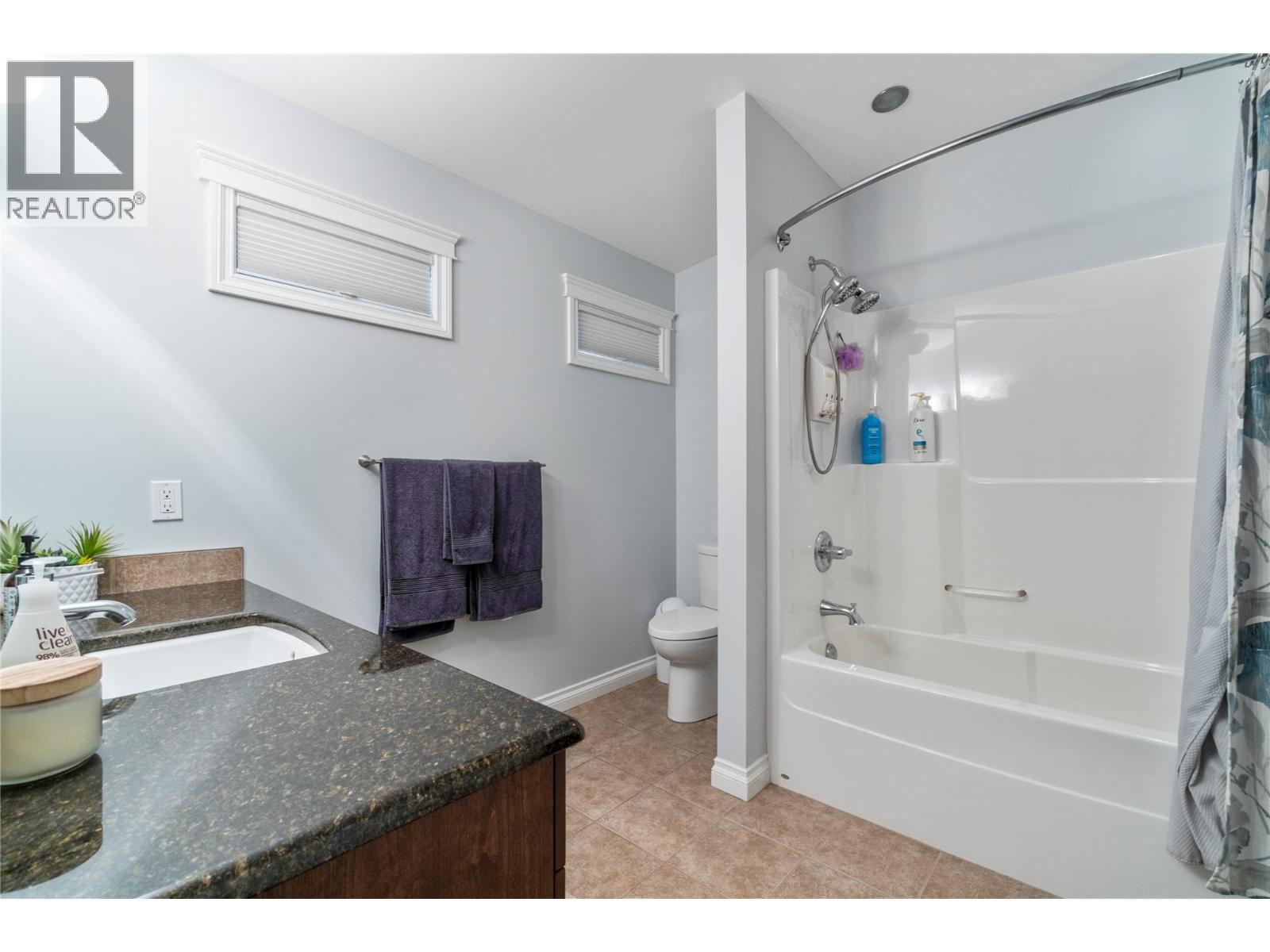 1541 Blind Bay Road Unit# 1, Sorrento, BC - Indoor Photo Showing Bathroom