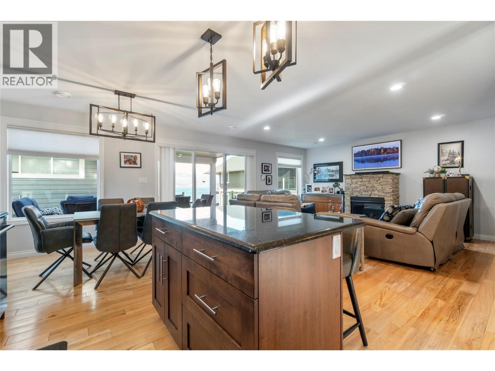 1541 Blind Bay Road Unit# 1, Sorrento, BC - Indoor With Fireplace