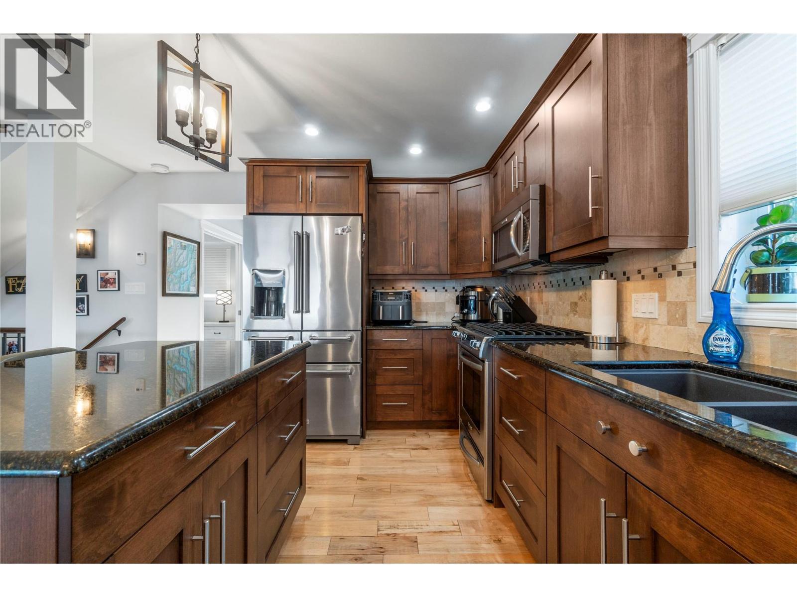 1541 Blind Bay Road Unit# 1, Sorrento, BC - Indoor Photo Showing Kitchen With Upgraded Kitchen