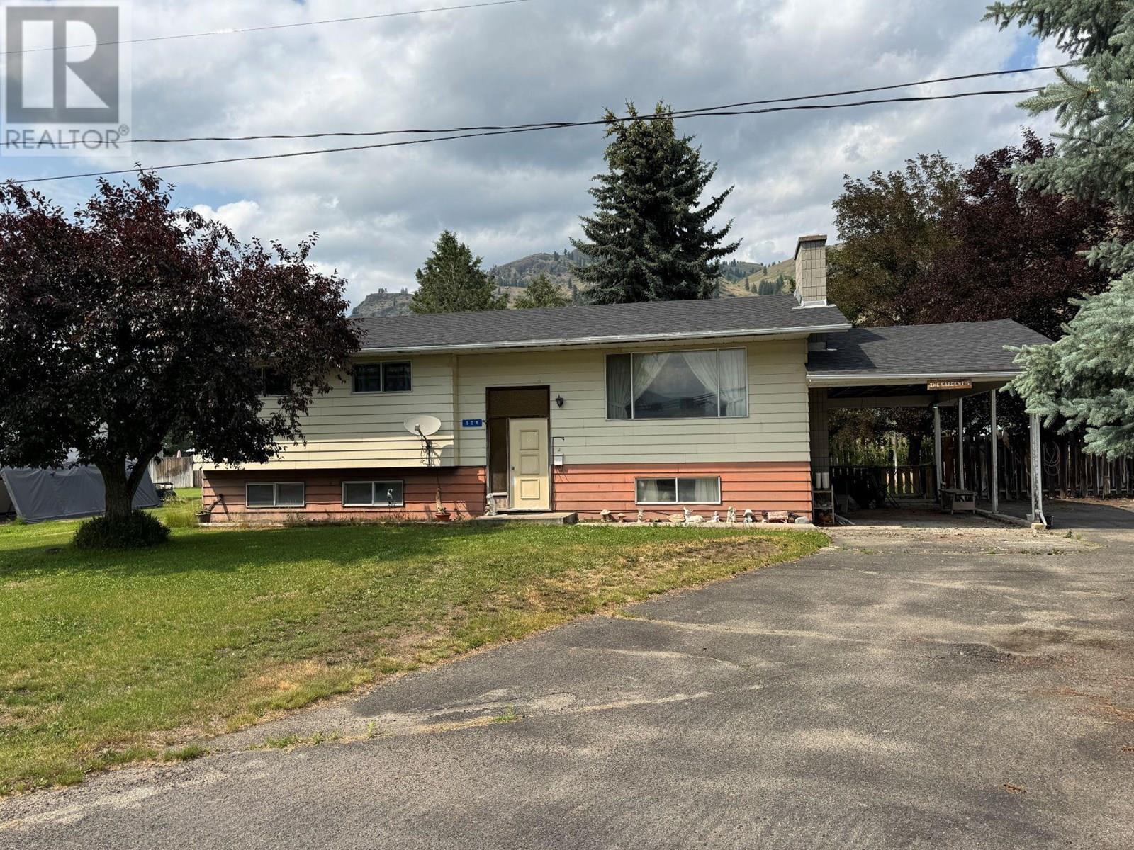 509 7Th Avenue, Midway, BC - Outdoor