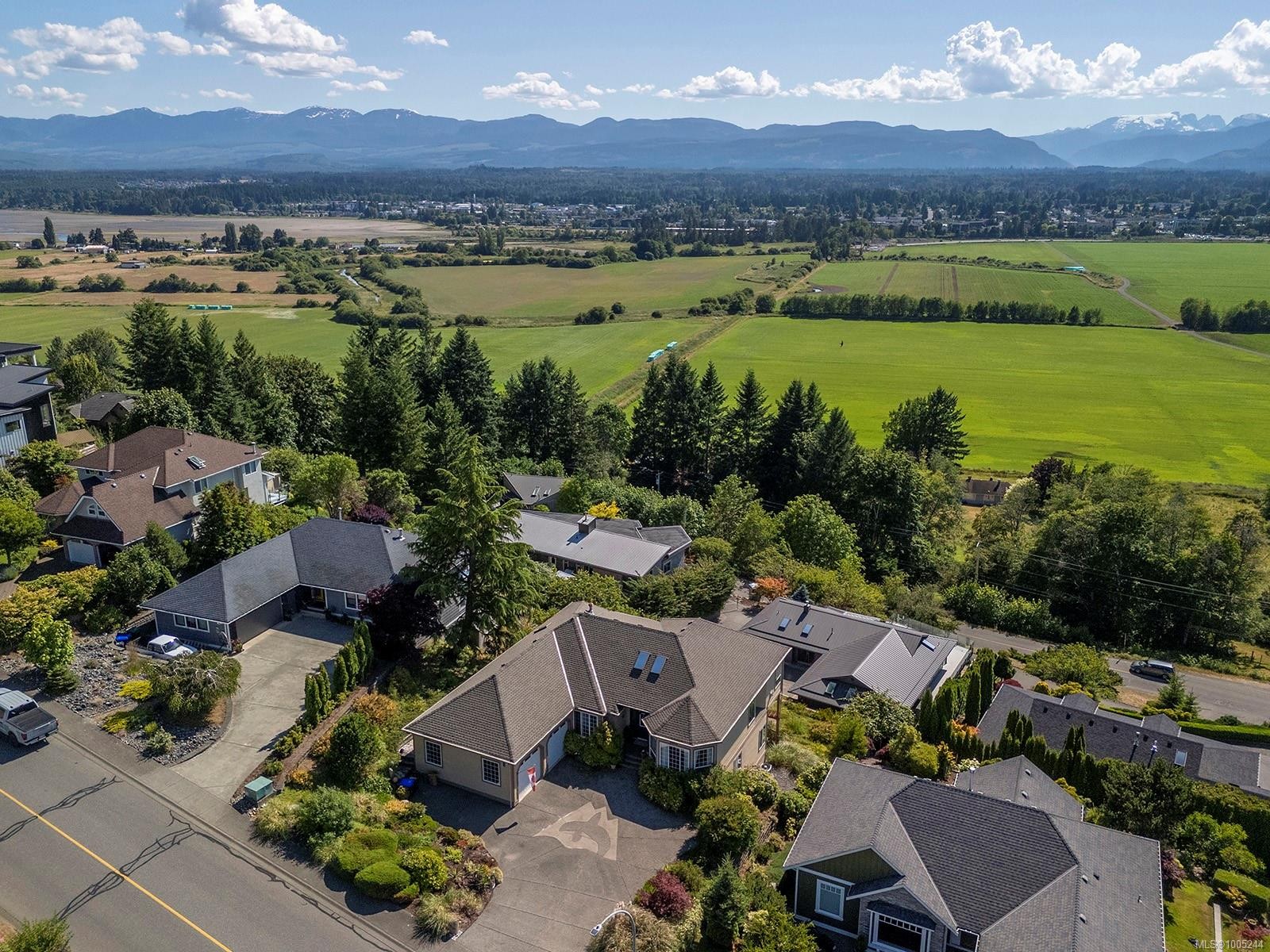 1437 Valley View Dr, Courtenay, BC