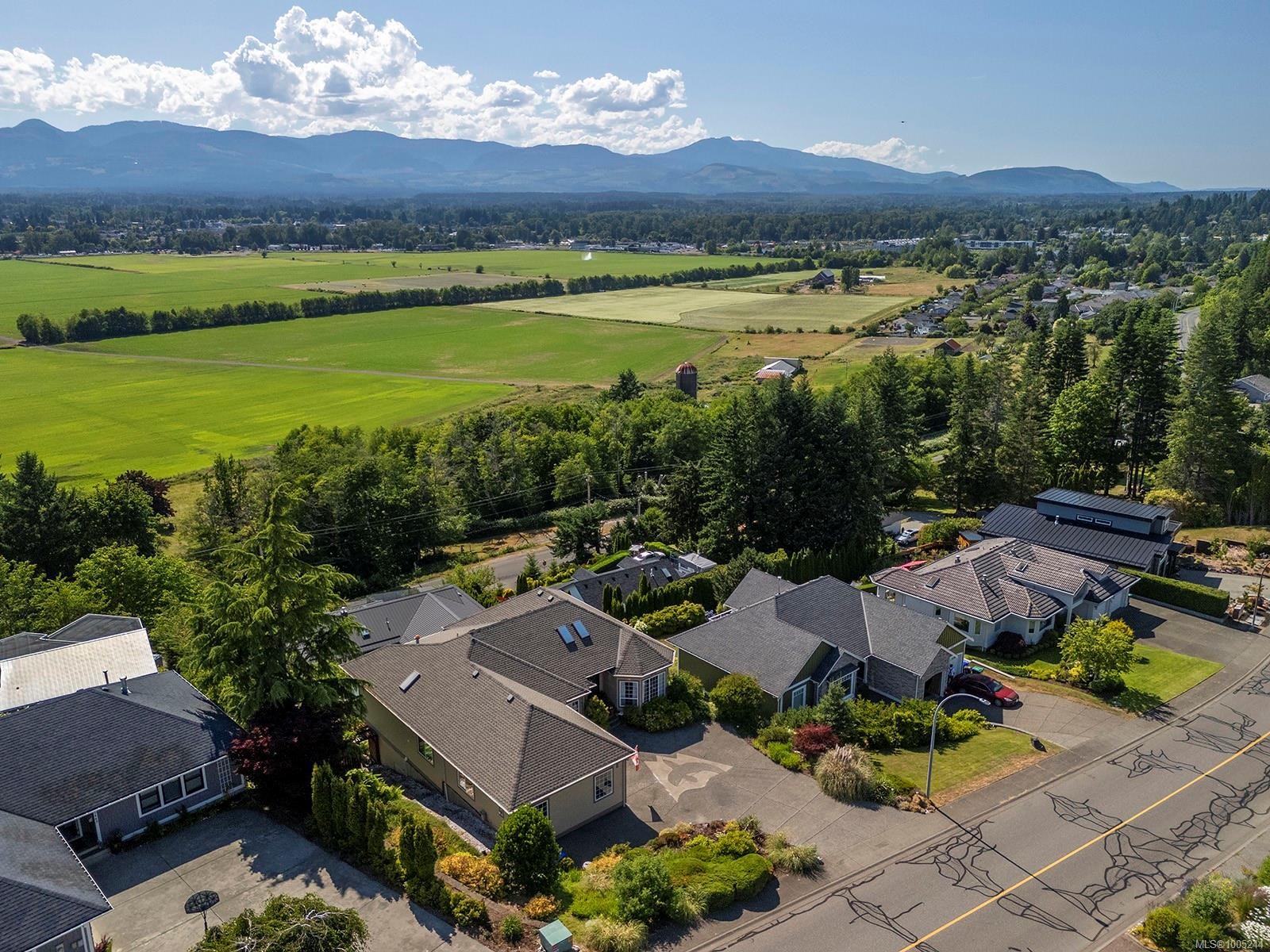 1437 Valley View Dr, Courtenay, BC