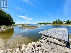 Build-in and removable dock included. -