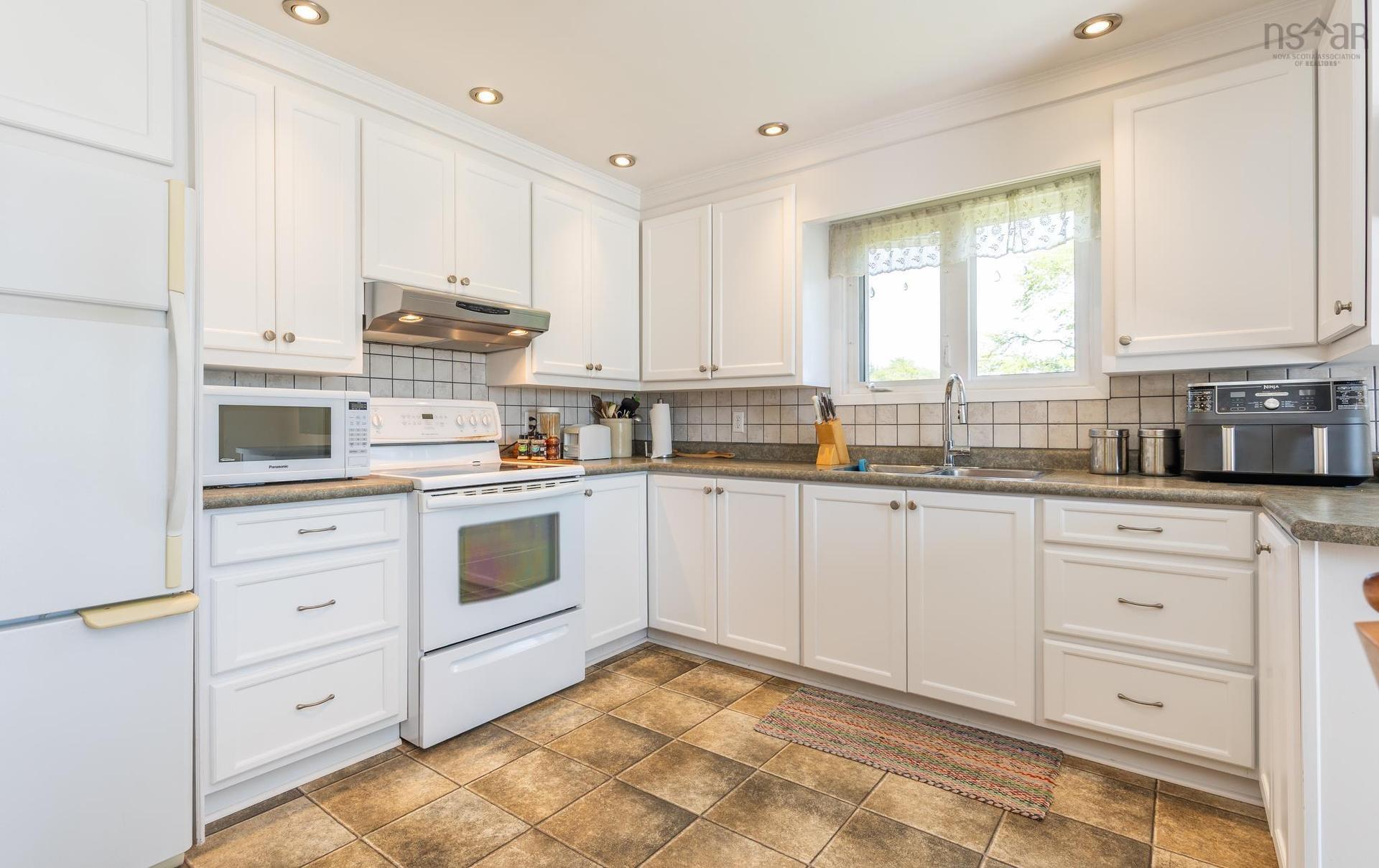 4 Harbourview Drive, Yarmouth, NS