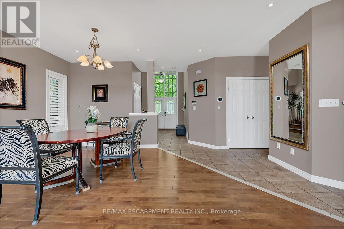 4 Moonstone Court, Hamilton, ON - Indoor Photo Showing Dining Room