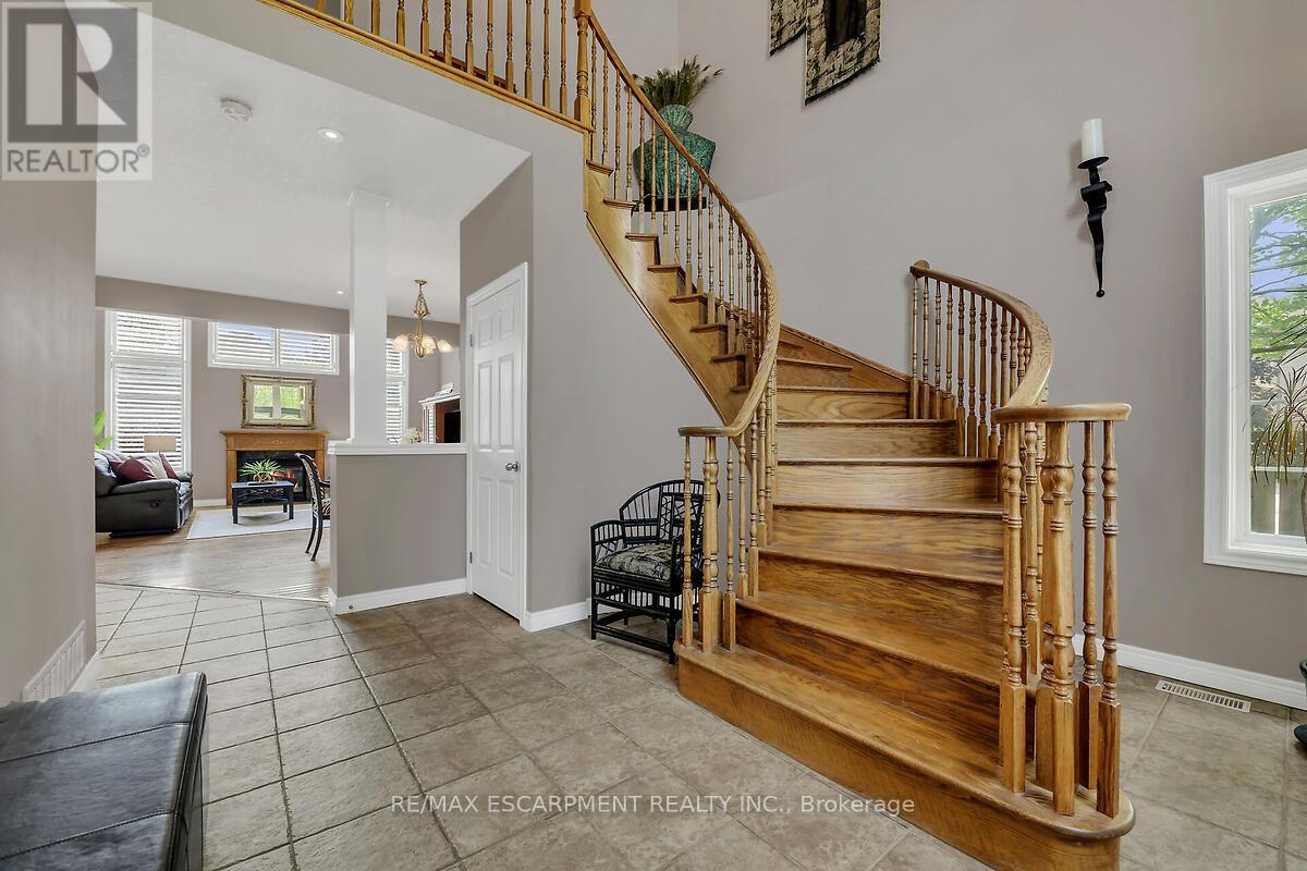 4 Moonstone Court, Hamilton, ON - Indoor Photo Showing Other Room