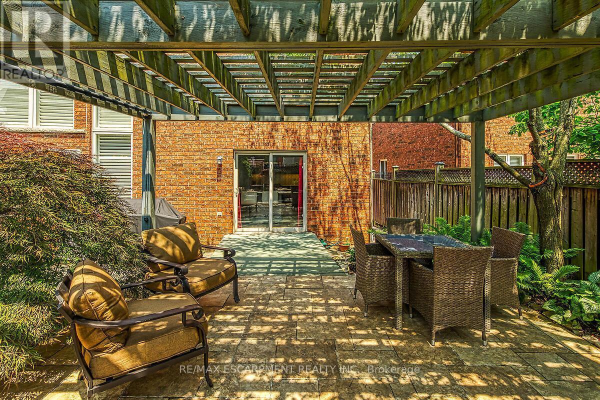 4 Moonstone Court, Hamilton, ON - Outdoor