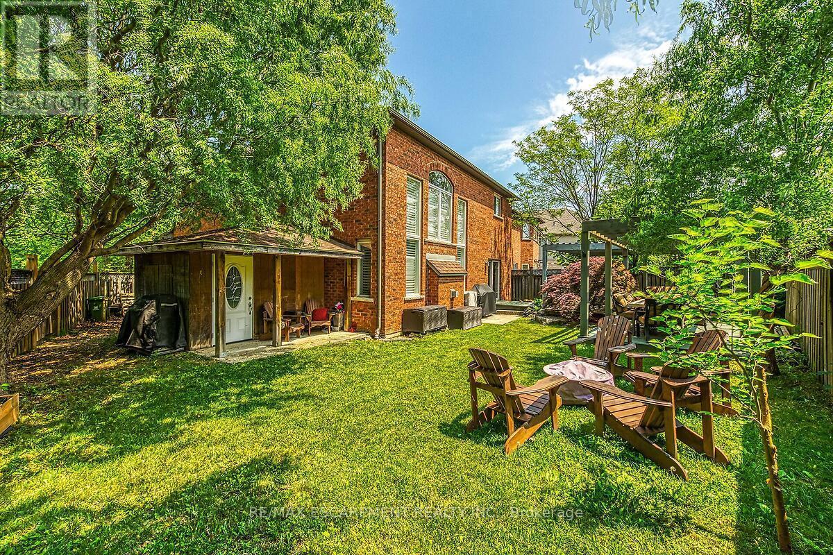 4 Moonstone Court, Hamilton, ON - Outdoor