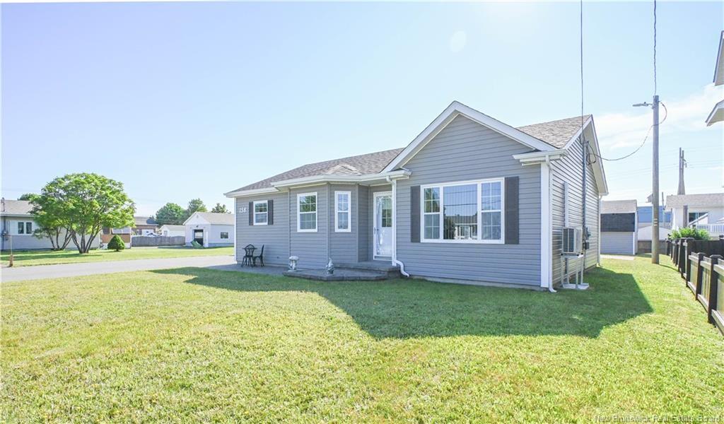 158 3E Rue St, Shippagan, NB