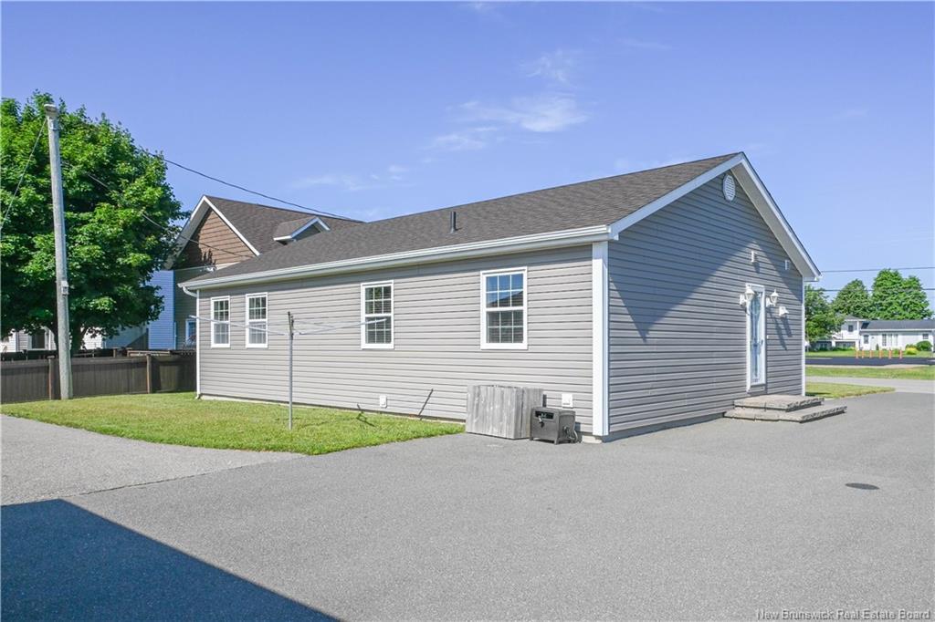 158 3E Rue St, Shippagan, NB