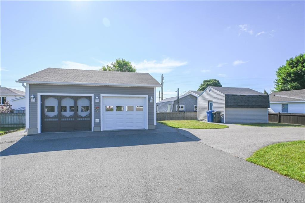 158 3E Rue St, Shippagan, NB