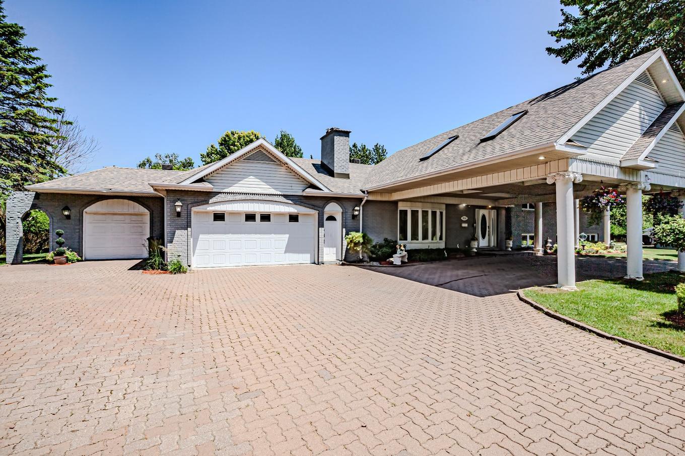 Garage - 920 Boul. St-Joseph O., Drummondville, QC - Outdoor