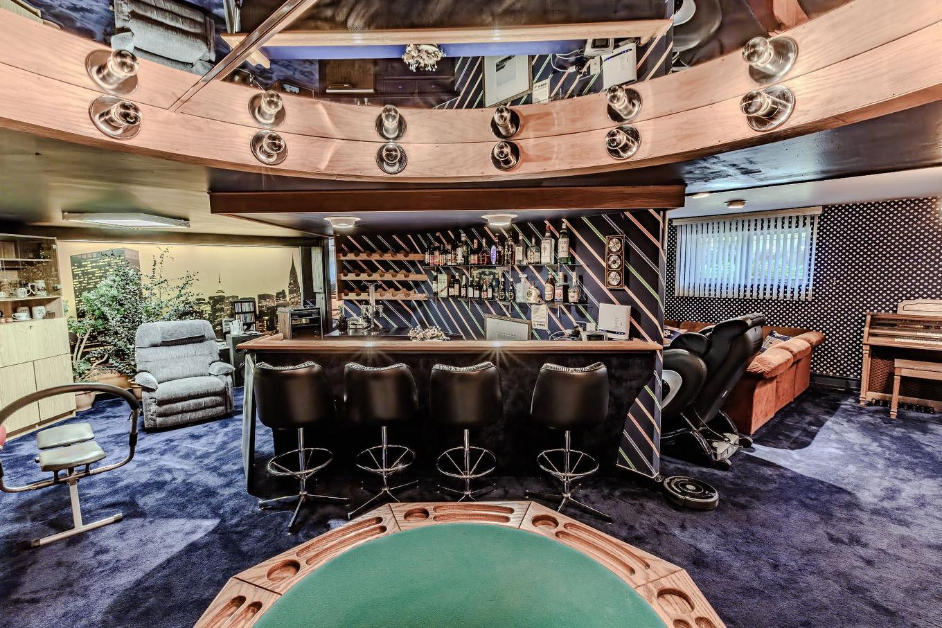 Bar - 920 Boul. St-Joseph O., Drummondville, QC - Photo Showing Other Room