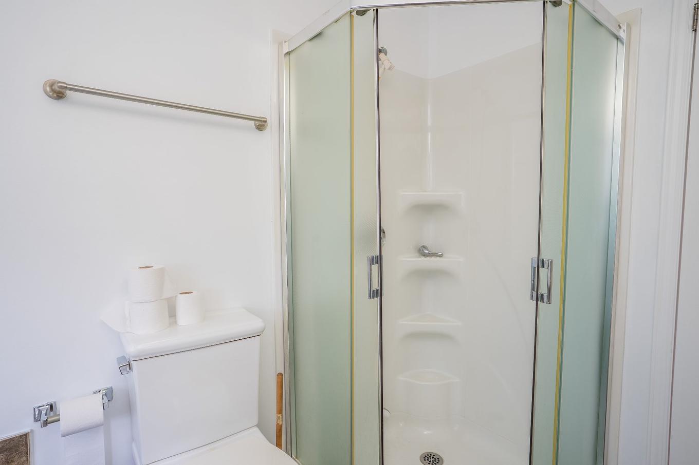 Bathroom - 317 14E Rue, Saint-Georges, QC - Indoor Photo Showing Bathroom