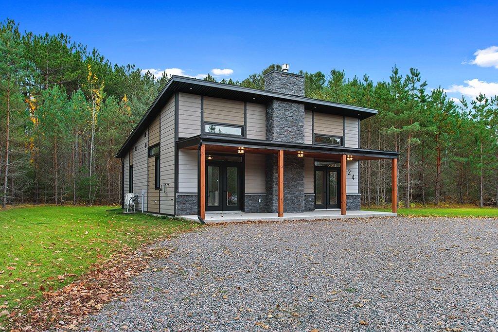 Façade - 24 Rue Second, Otter Lake, QC - Outdoor With Deck Patio Veranda