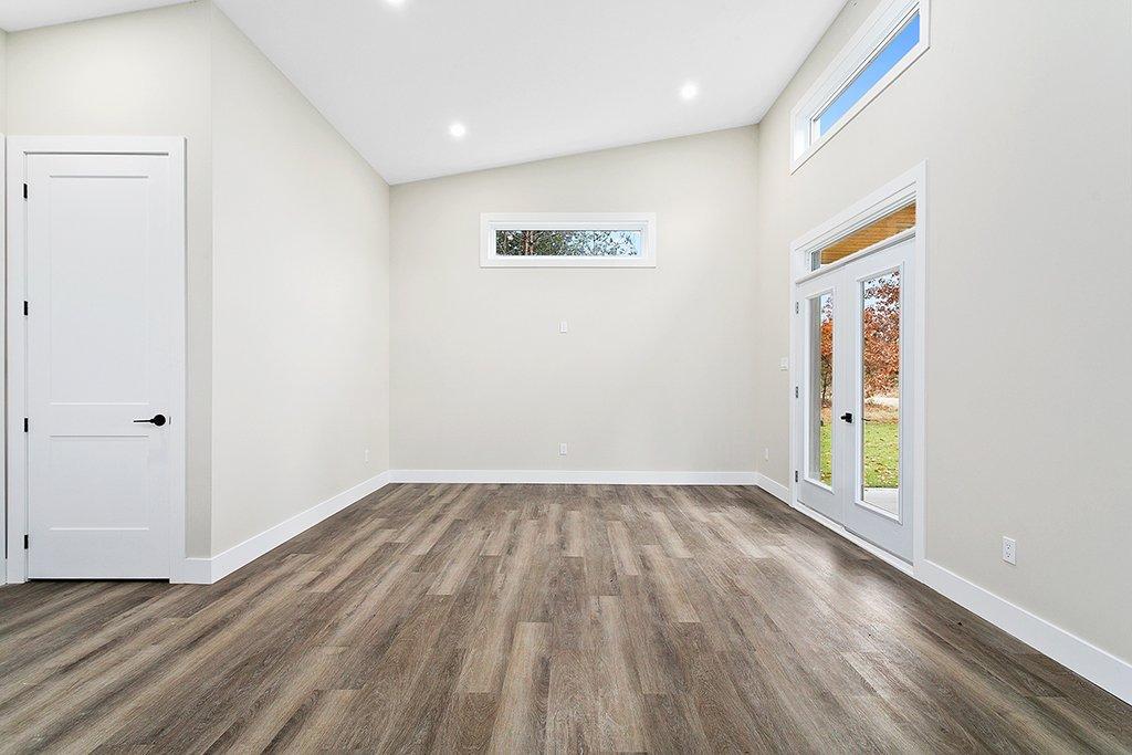 Salon - 24 Rue Second, Otter Lake, QC - Indoor Photo Showing Other Room