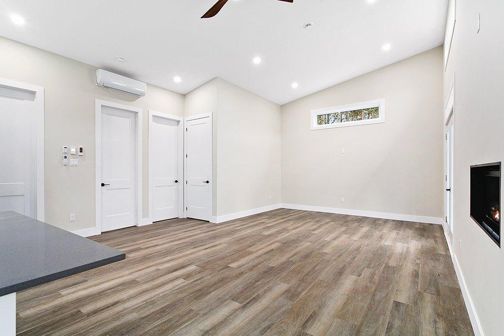 Salon - 24 Rue Second, Otter Lake, QC - Indoor Photo Showing Other Room