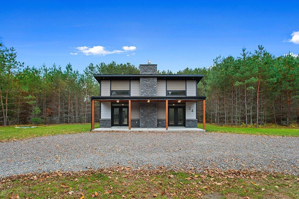 Façade - 24 Rue Second, Otter Lake, QC - Outdoor With Deck Patio Veranda