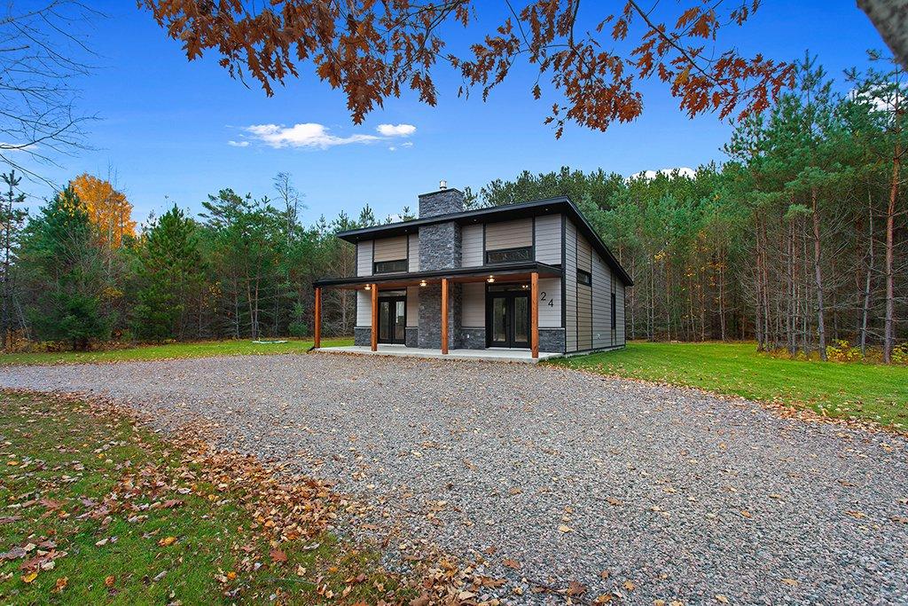 Façade - 24 Rue Second, Otter Lake, QC - Outdoor