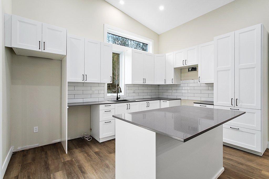 Cuisine - 24 Rue Second, Otter Lake, QC - Indoor Photo Showing Kitchen With Upgraded Kitchen