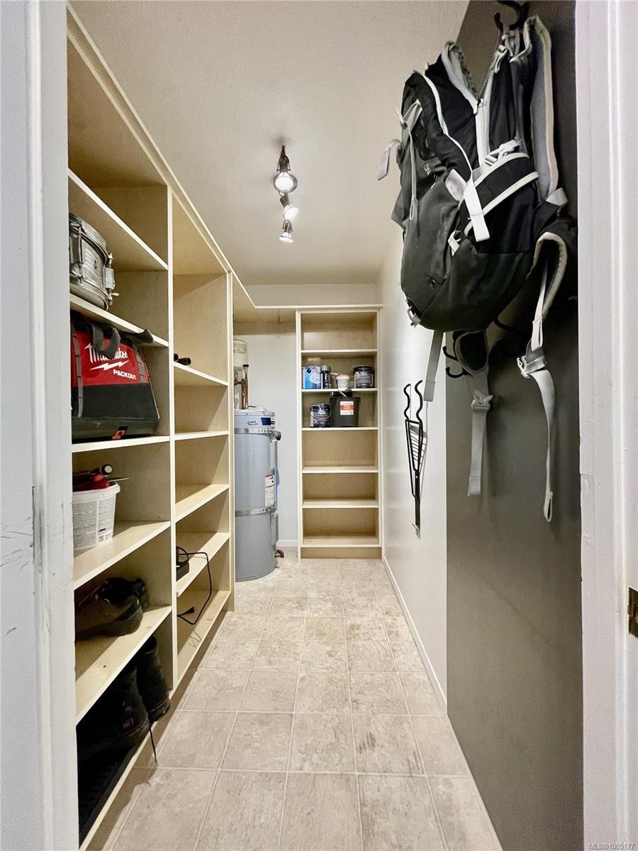 106-1991 Kaltasin Rd, Sooke, BC - Indoor