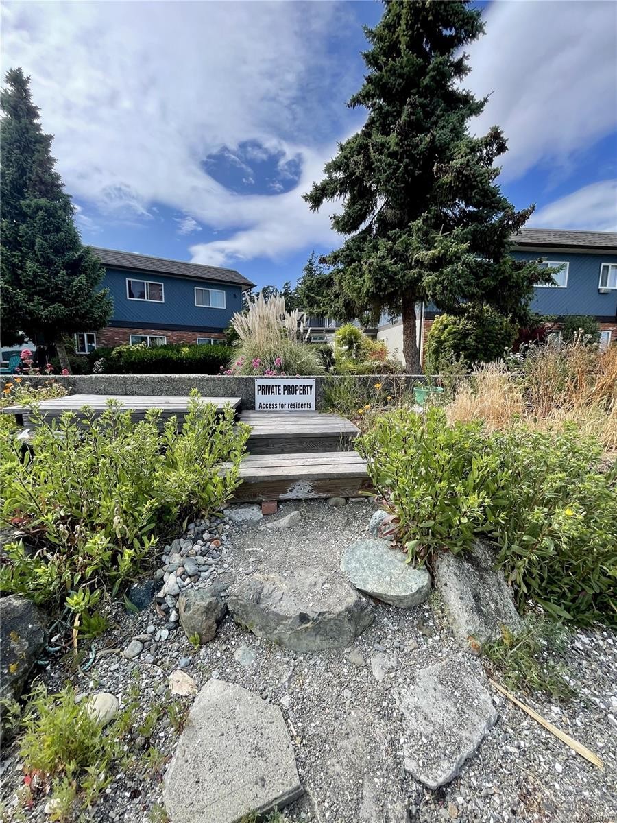 106-1991 Kaltasin Rd, Sooke, BC - Outdoor