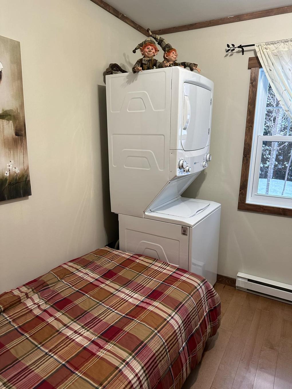 Bedroom - 40 Ch. Des Érables, Saint-Michel-Des-Saints, QC - Indoor Photo Showing Laundry Room