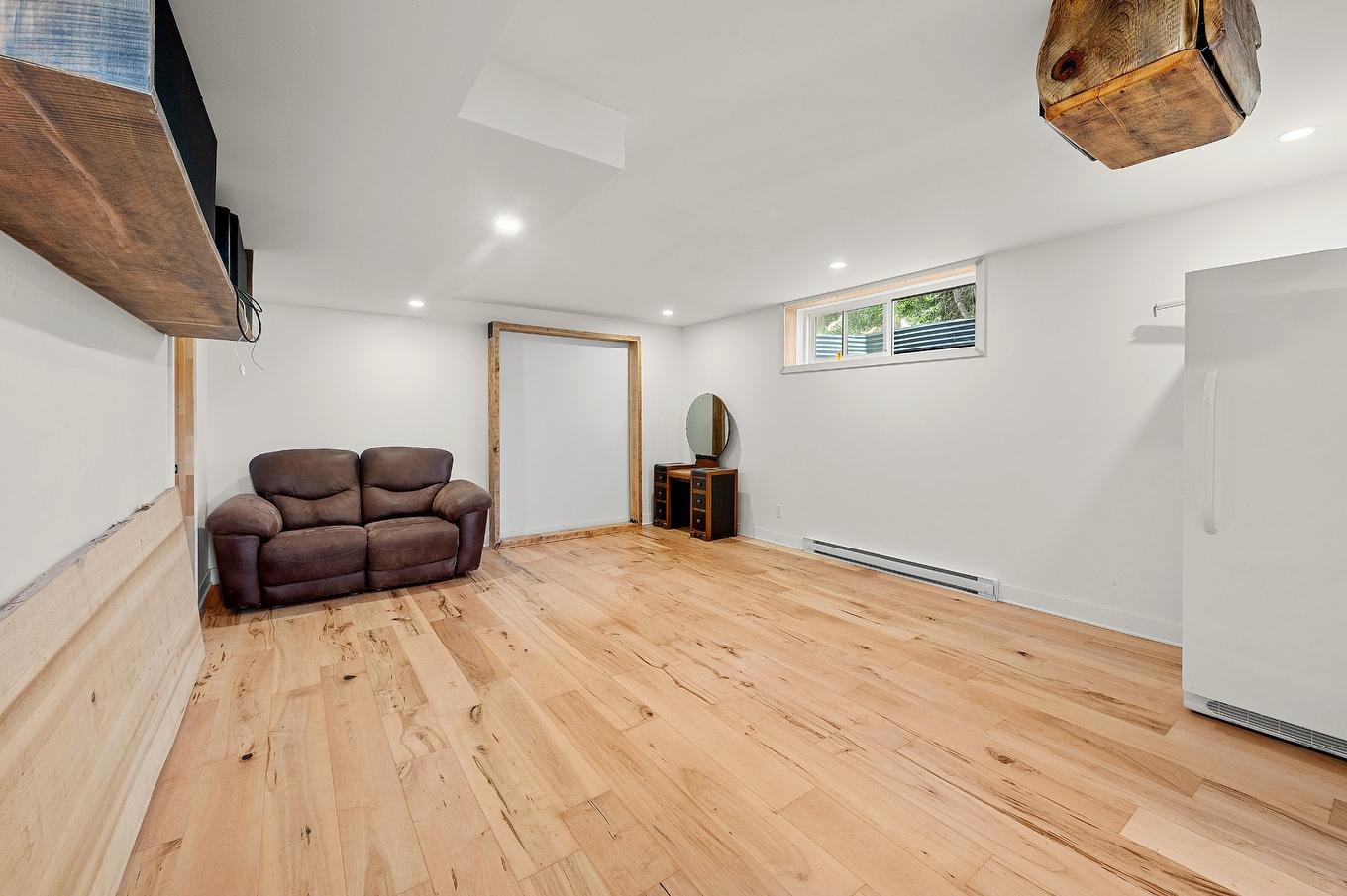 Salle familiale - 3060 Imp. Des Promeneurs, Sainte-Agathe-Des-Monts, QC - Indoor