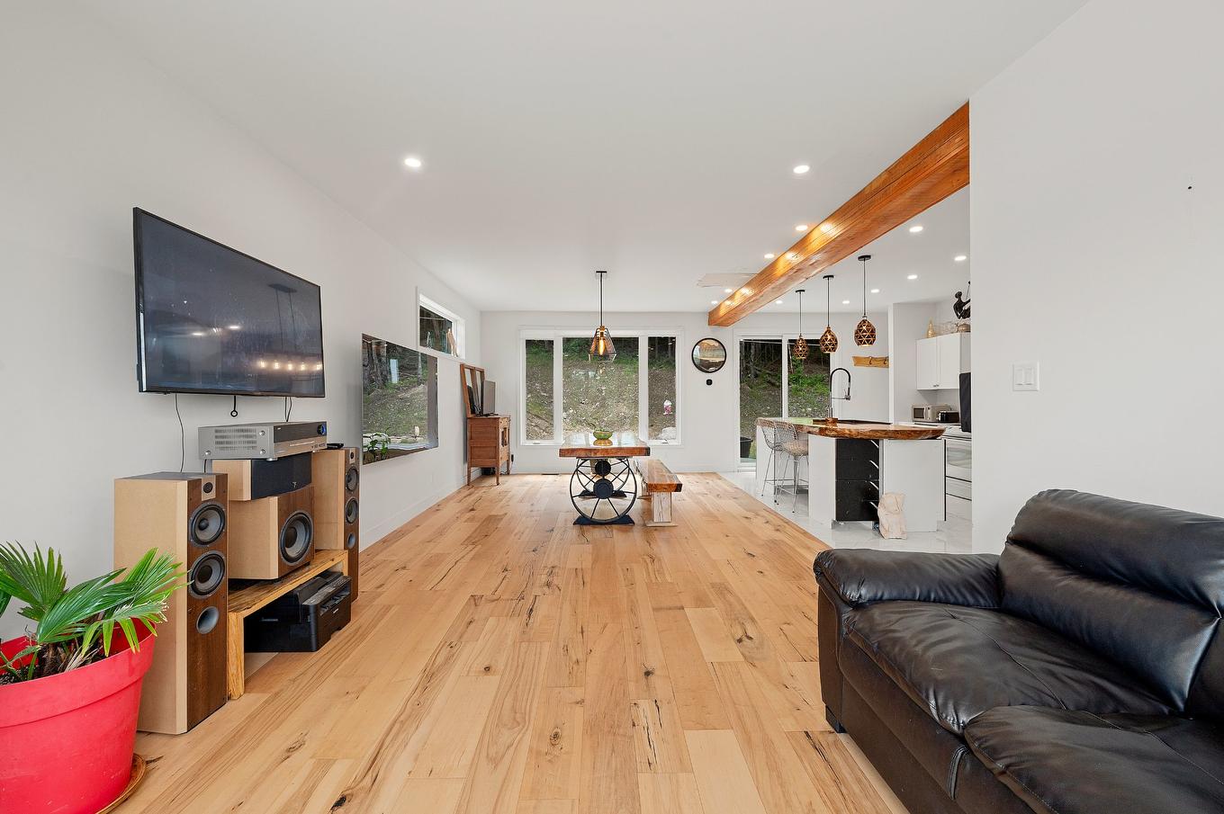 Salon - 3060 Imp. Des Promeneurs, Sainte-Agathe-Des-Monts, QC - Indoor