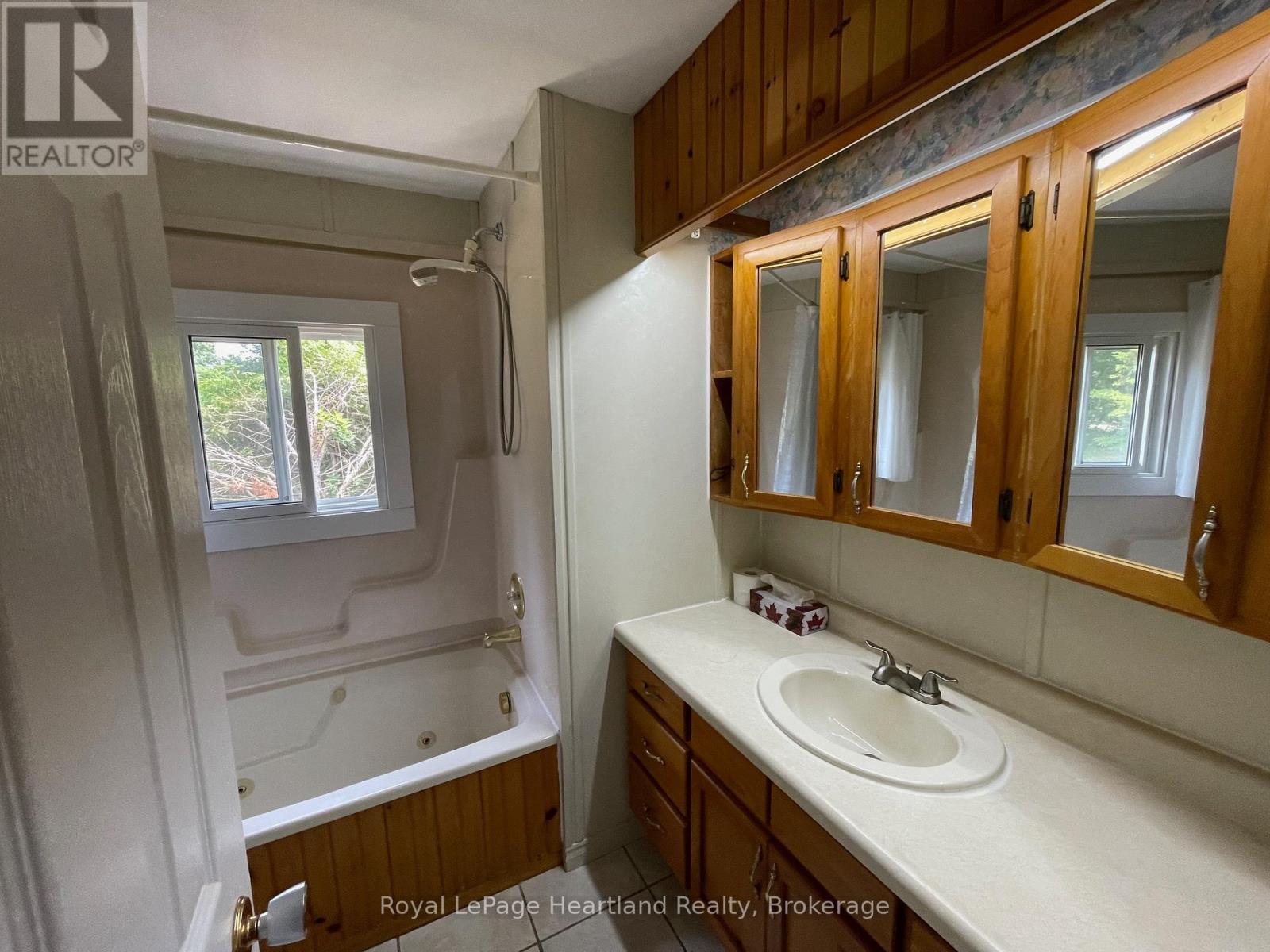 902 White Cedar Dr. - 35791 Bayfield River Road, Central Huron (Goderich), ON - Indoor Photo Showing Bathroom