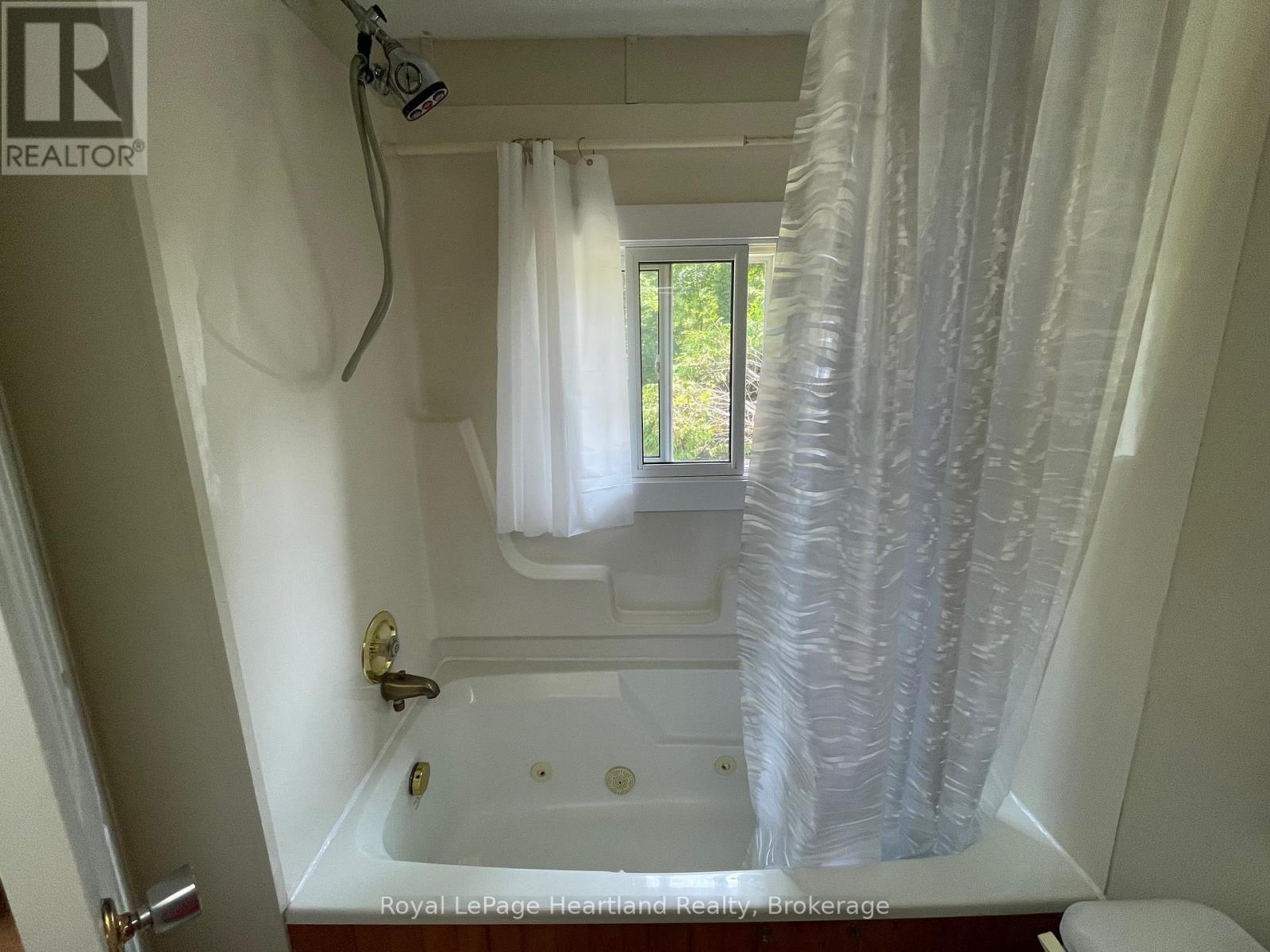 902 White Cedar Dr. - 35791 Bayfield River Road, Central Huron (Goderich), ON - Indoor Photo Showing Bathroom