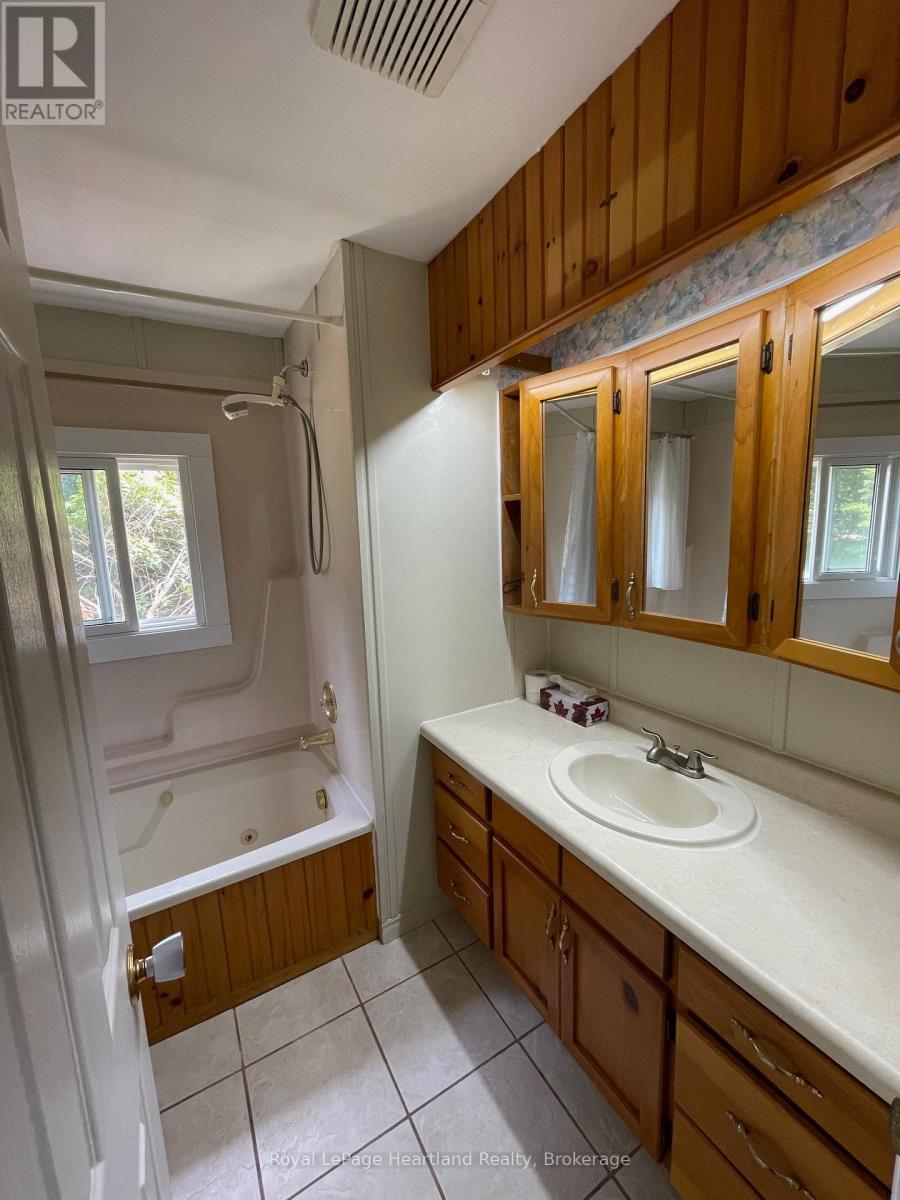 902 White Cedar Dr. - 35791 Bayfield River Road, Central Huron (Goderich), ON - Indoor Photo Showing Bathroom