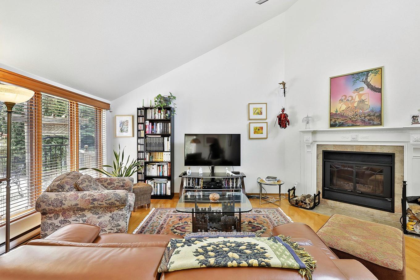 Salon - 1007 Rue Des Patriarches, Prévost, QC - Indoor Photo Showing Living Room With Fireplace