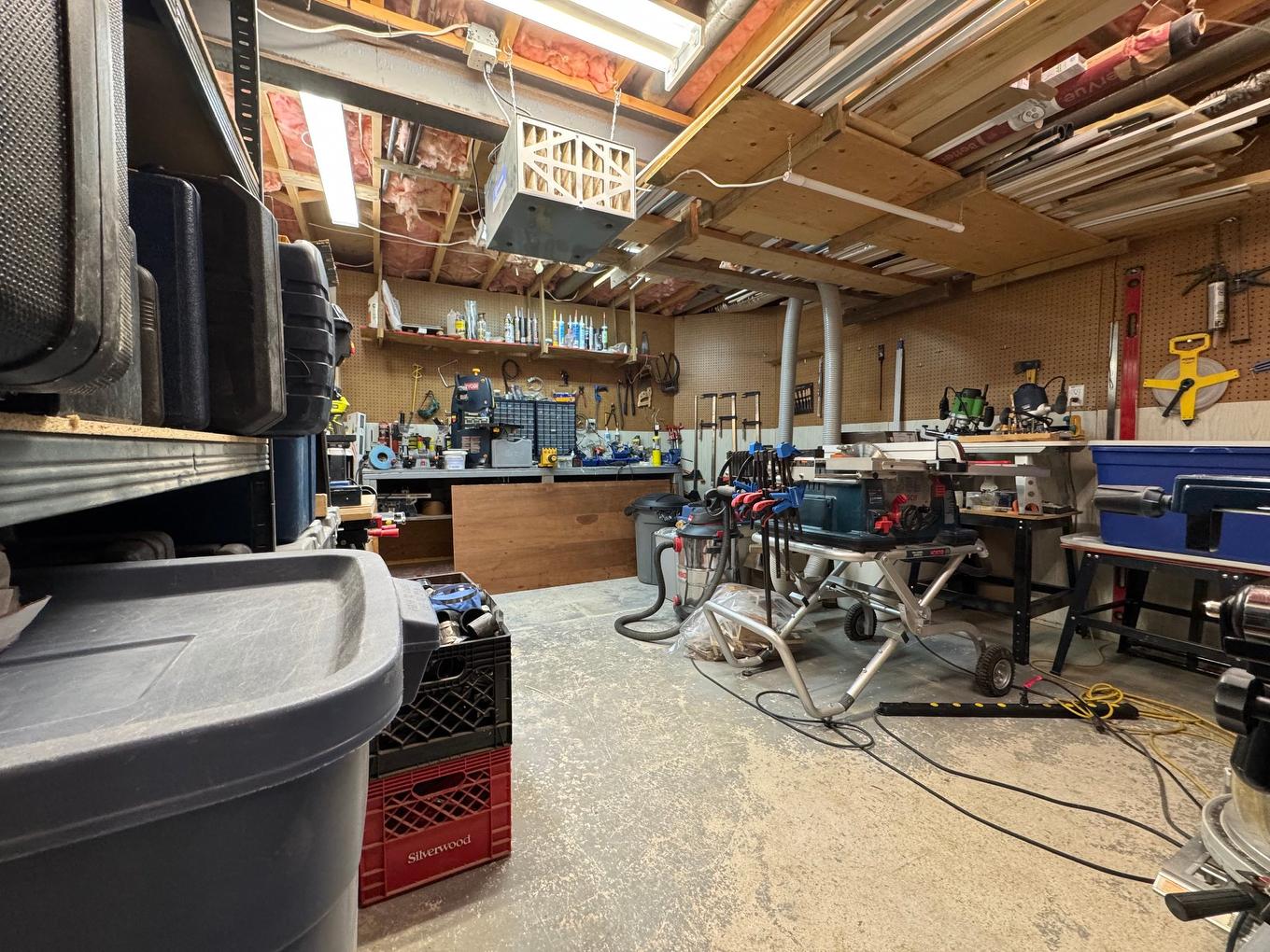 Atelier - 1007 Rue Des Patriarches, Prévost, QC - Indoor