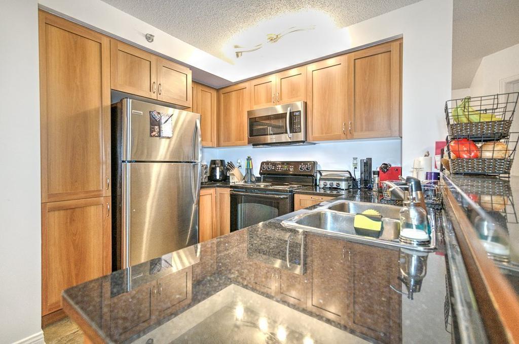 Cuisine - 1106-1280 Rue St-Jacques, Montréal (Ville-Marie), QC - Indoor Photo Showing Kitchen With Double Sink