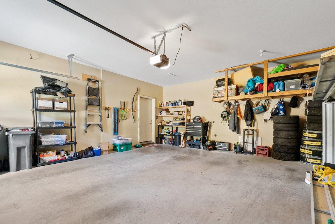 21-2421 Glacier Court, Kelowna, BC - Indoor Photo Showing Garage