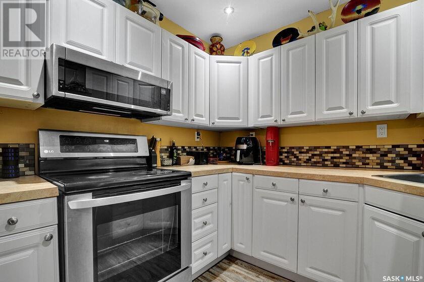 2258 Osler Street, Regina, SK - Indoor Photo Showing Kitchen