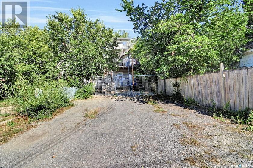 2258 Osler Street, Regina, SK - Outdoor
