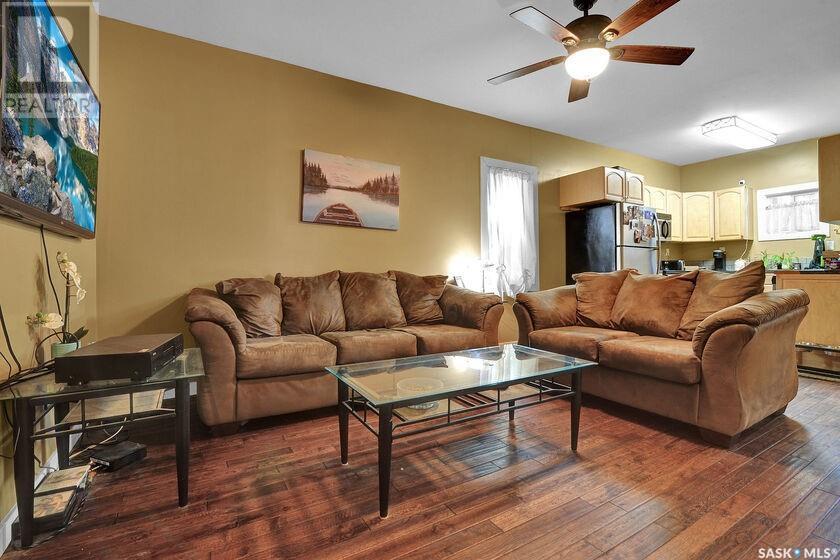 2258 Osler Street, Regina, SK - Indoor Photo Showing Living Room
